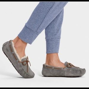 NWOB, Grey waterproof ugg slipper with leather laces.